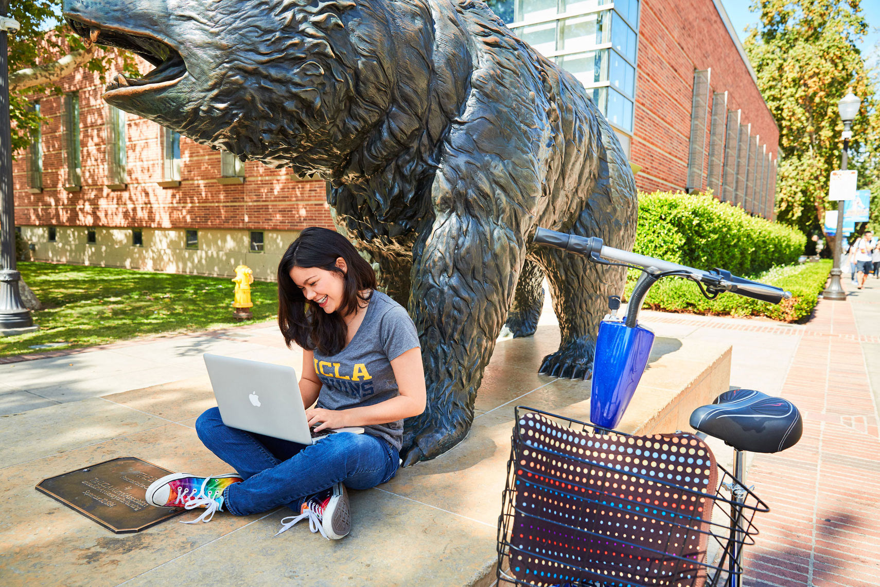 140520_UCLA_VIEWBOOK_3Y7A6681_OG